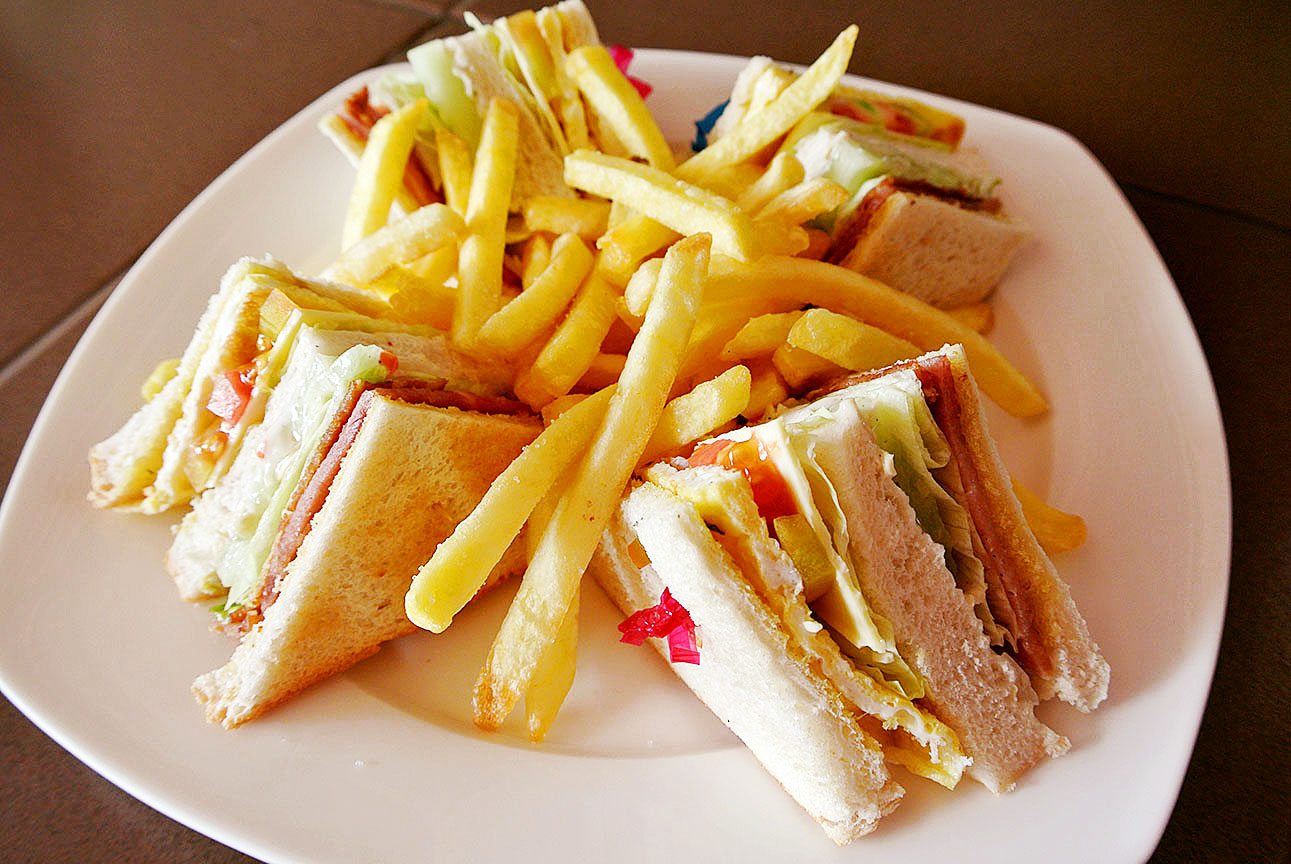 WHAT IS A CLUBHOUSE SANDWICH